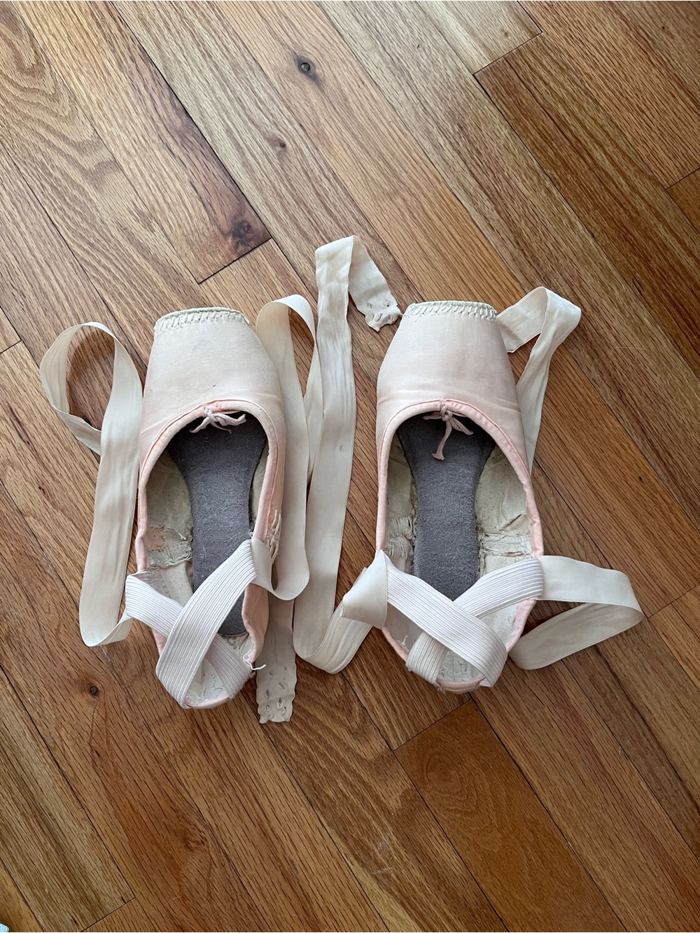 Suffolk Sheffield Pointe Shoes - w/ Darning
